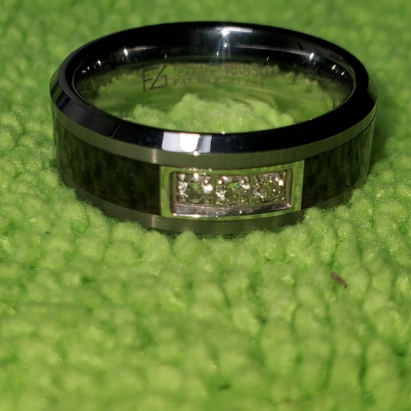 Men Wedding Band - Picture 3 of 6